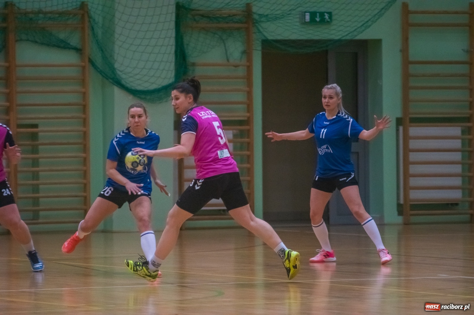 Zdjęcie w galerii na portalu naszraciborz.pl: Piłka ręczna. Dreszczowiec w Arenie Rafako [FOTO i WIDEO] wiadomości z regionu