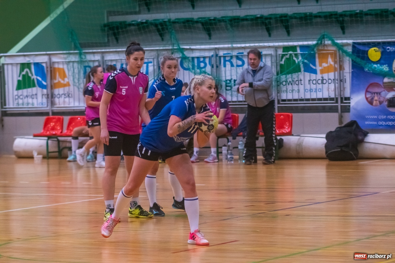 Zdjęcie w galerii na portalu naszraciborz.pl: Piłka ręczna. Dreszczowiec w Arenie Rafako [FOTO i WIDEO] wiadomości z regionu