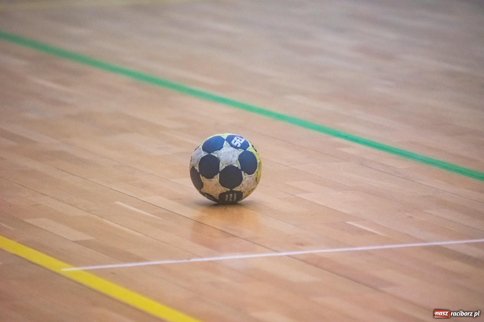 Zdjęcie w galerii na portalu naszraciborz.pl: Piłka ręczna. Dreszczowiec w Arenie Rafako [FOTO i WIDEO] wiadomości z regionu
