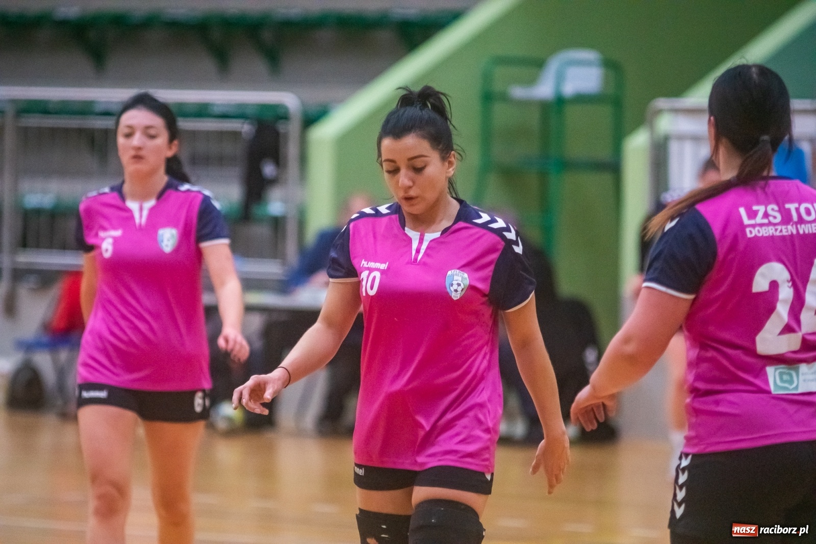 Zdjęcie w galerii na portalu naszraciborz.pl: Piłka ręczna. Dreszczowiec w Arenie Rafako [FOTO i WIDEO] wiadomości z regionu