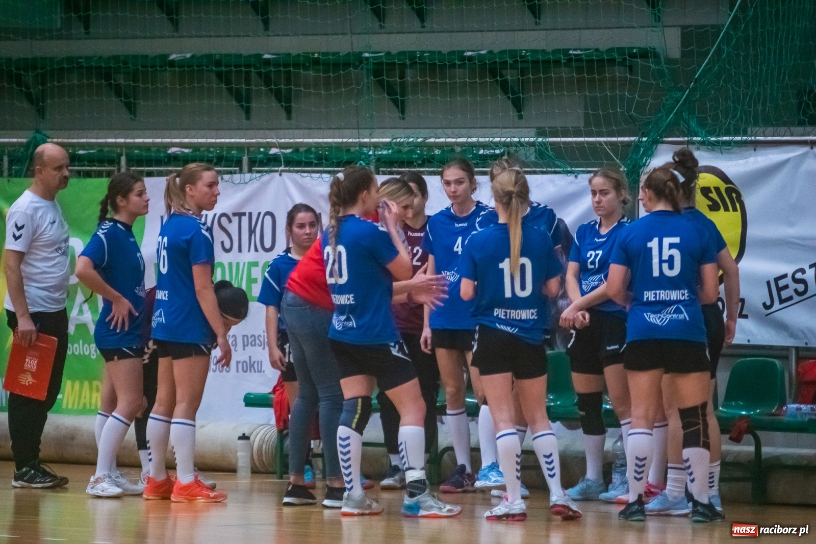 Zdjęcie w galerii na portalu naszraciborz.pl: Piłka ręczna. Dreszczowiec w Arenie Rafako [FOTO i WIDEO] wiadomości z regionu