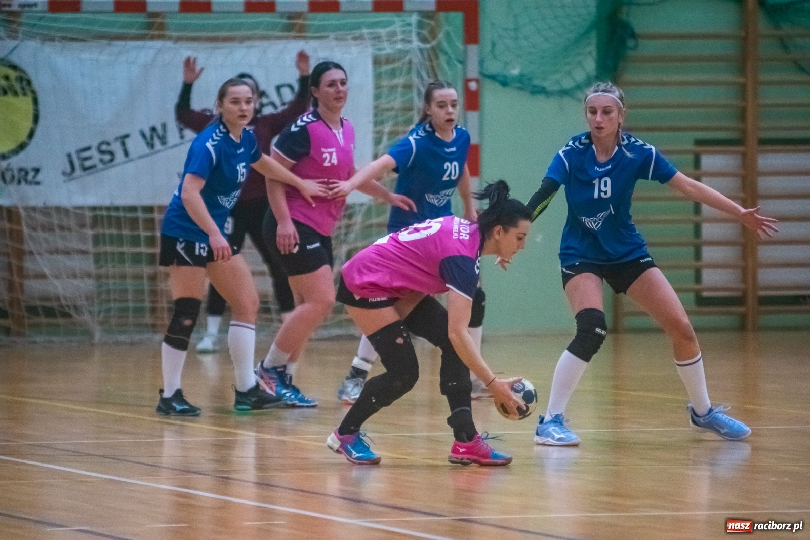Zdjęcie w galerii na portalu naszraciborz.pl: Piłka ręczna. Dreszczowiec w Arenie Rafako [FOTO i WIDEO] wiadomości z regionu