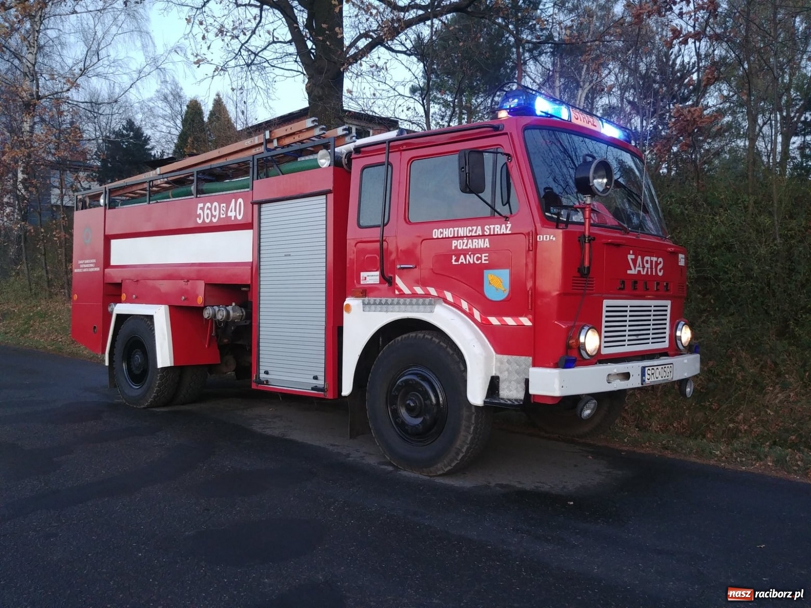 Zdjęcie w galerii na portalu naszraciborz.pl: Ciągnik rolniczy zablokował drogę w Kornowacu [FOTO] wiadomości z regionu