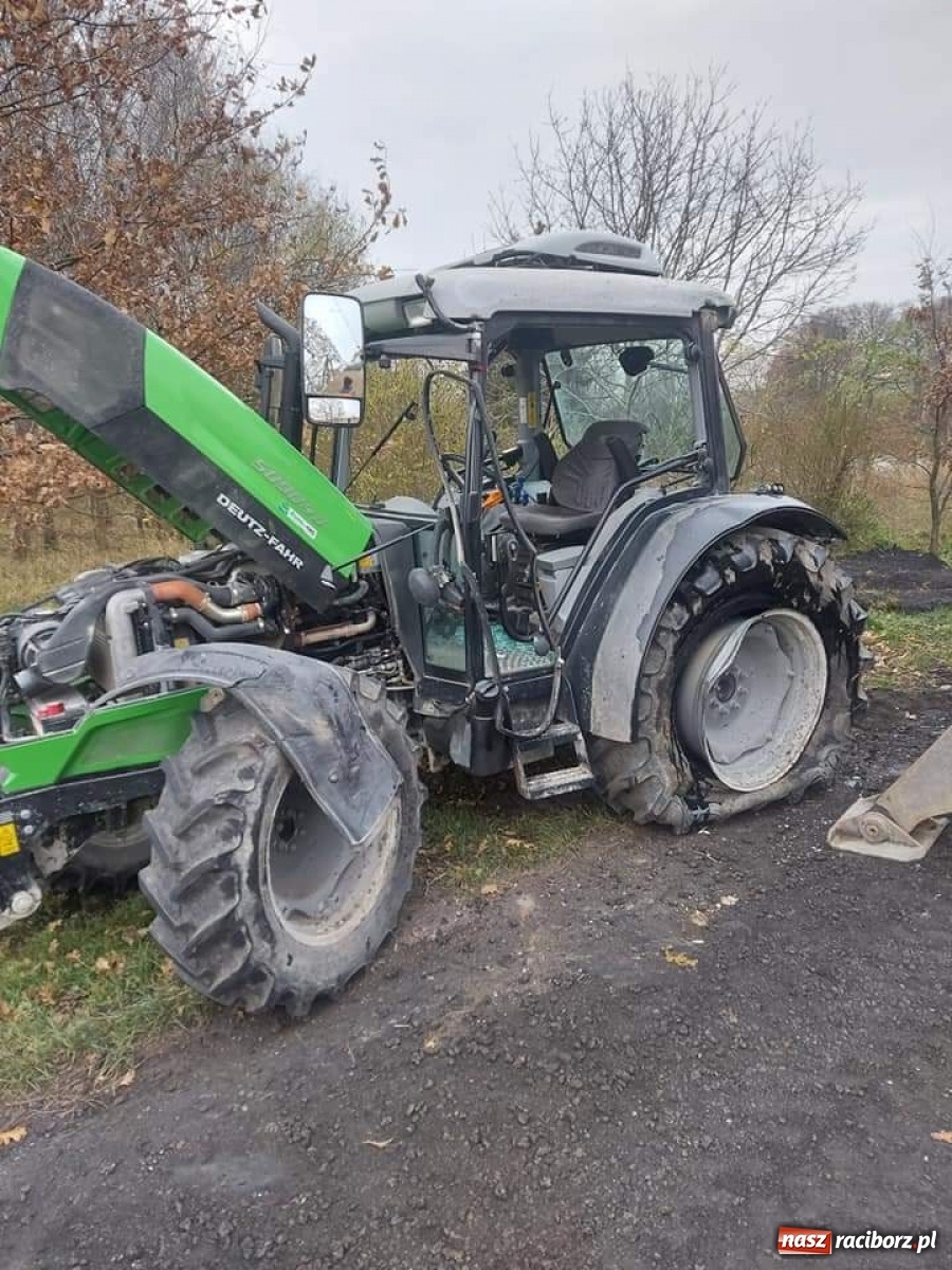 Zdjęcie w galerii na portalu naszraciborz.pl: Ciągnik rolniczy zablokował drogę w Kornowacu [FOTO] wiadomości z regionu