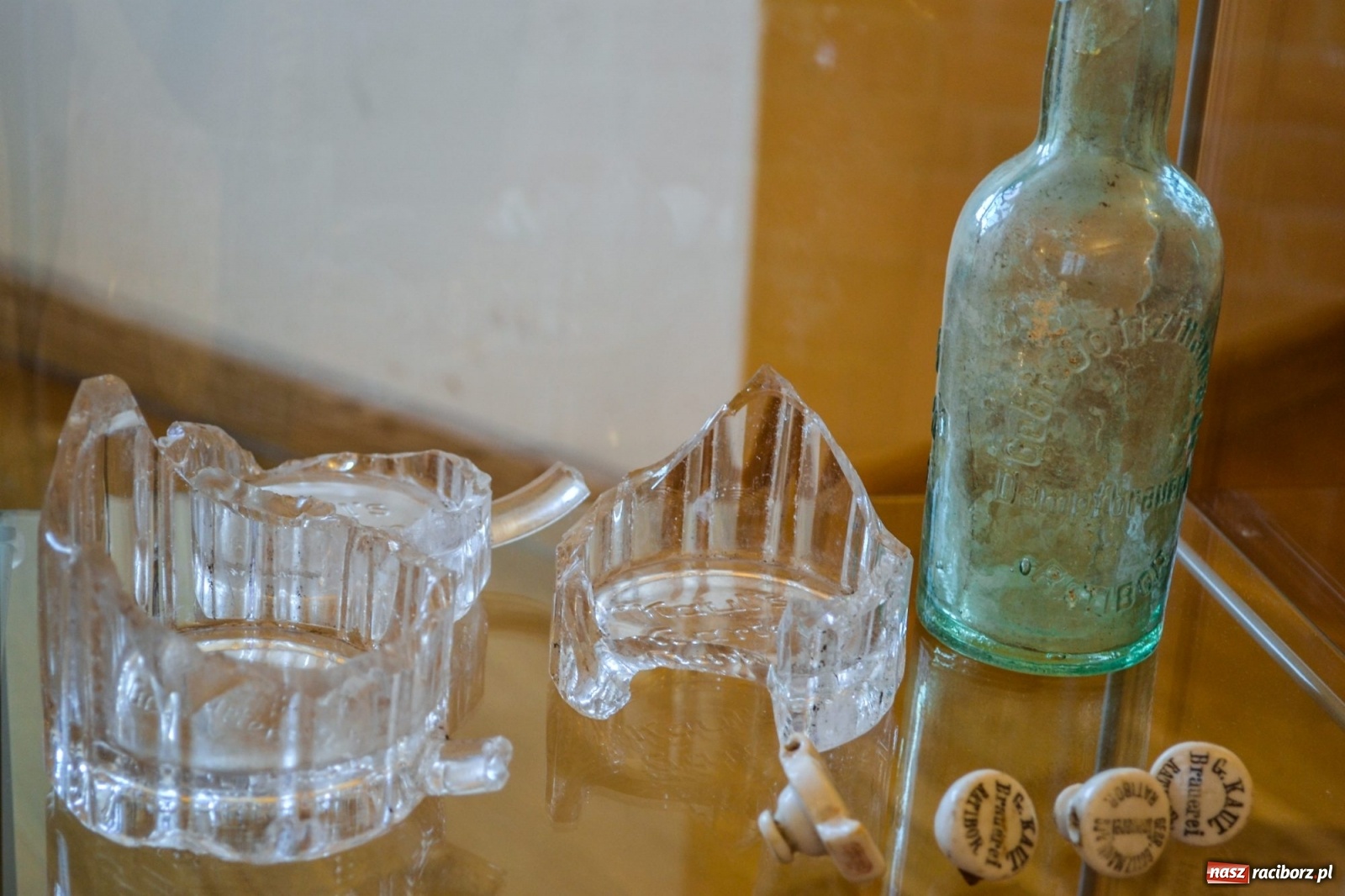 Zdjęcie w galerii na portalu naszraciborz.pl: Gabloty pamięci ciekawostką raciborskiego zamku wiadomości z regionu