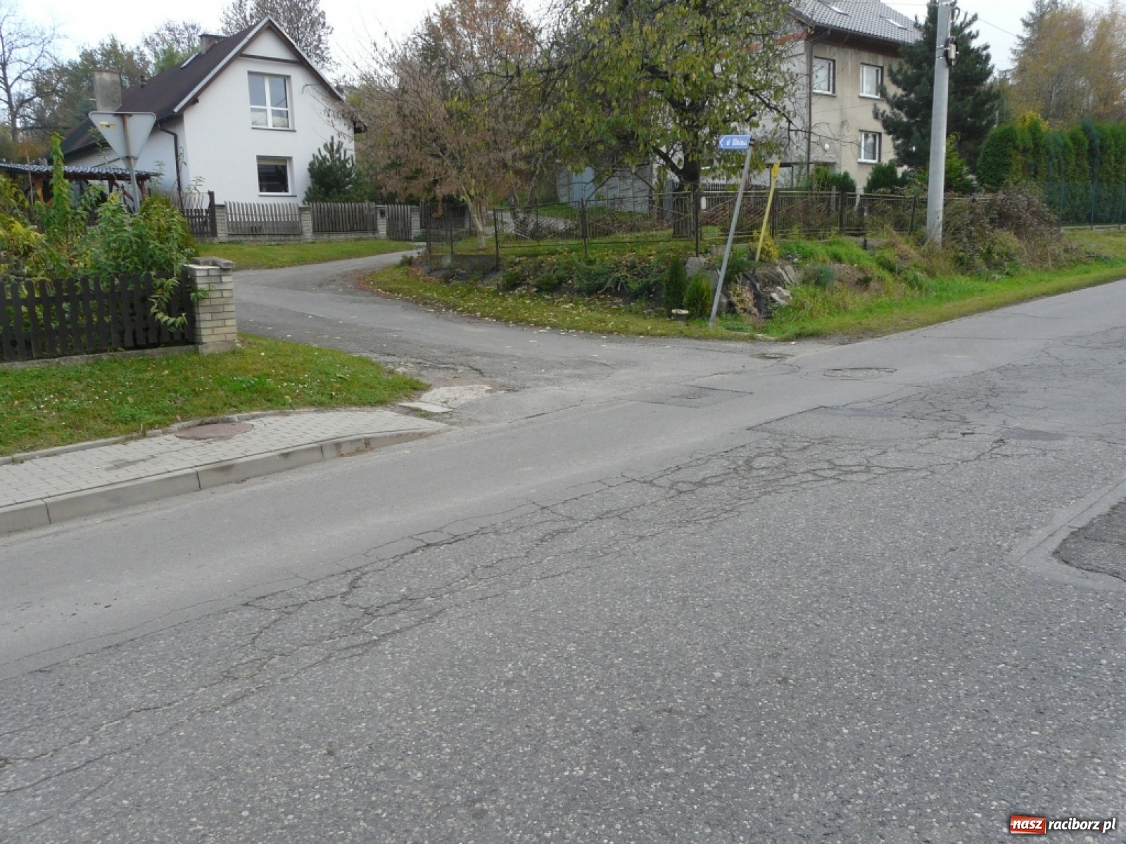 Zdjęcie w galerii na portalu naszraciborz.pl: Powiat nie zapomina o pieszych użytkownikach dróg wiadomości z regionu