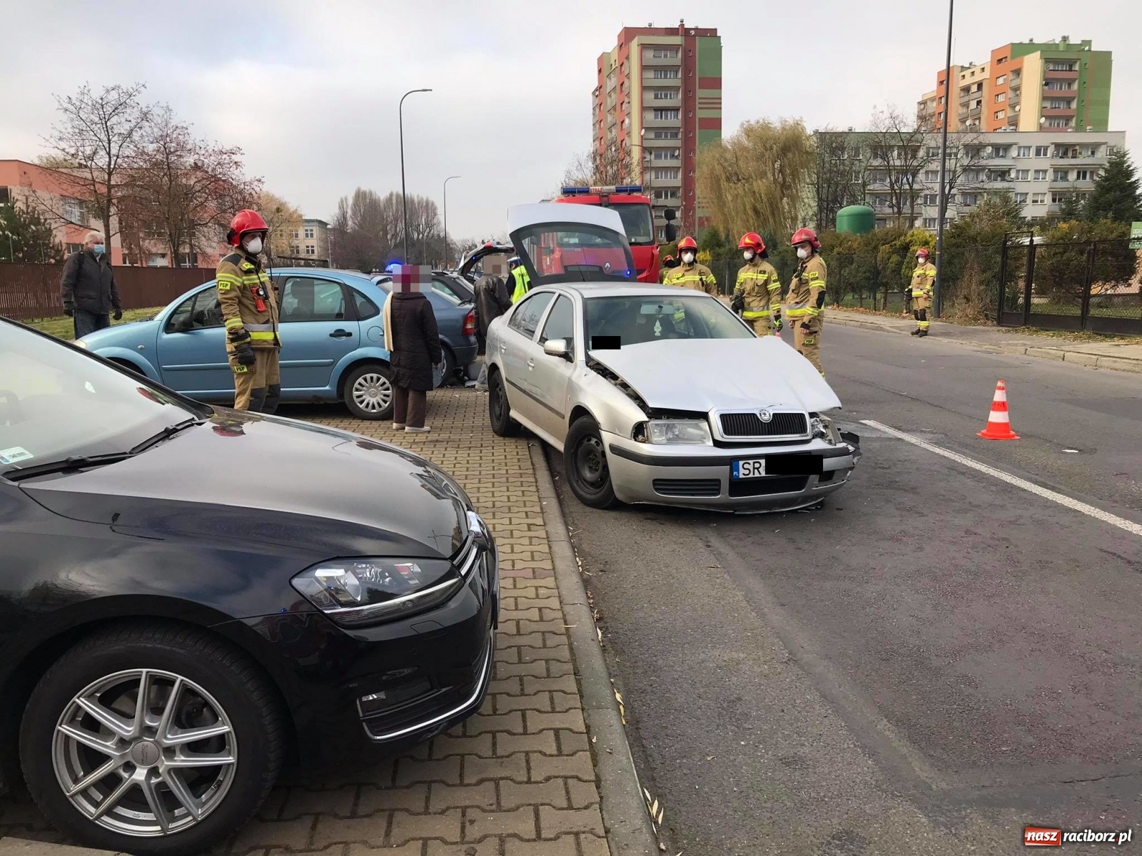 Zdjęcie w galerii na portalu naszraciborz.pl: Zderzenie opla i skody na Matejki [FOTO] wiadomości z regionu
