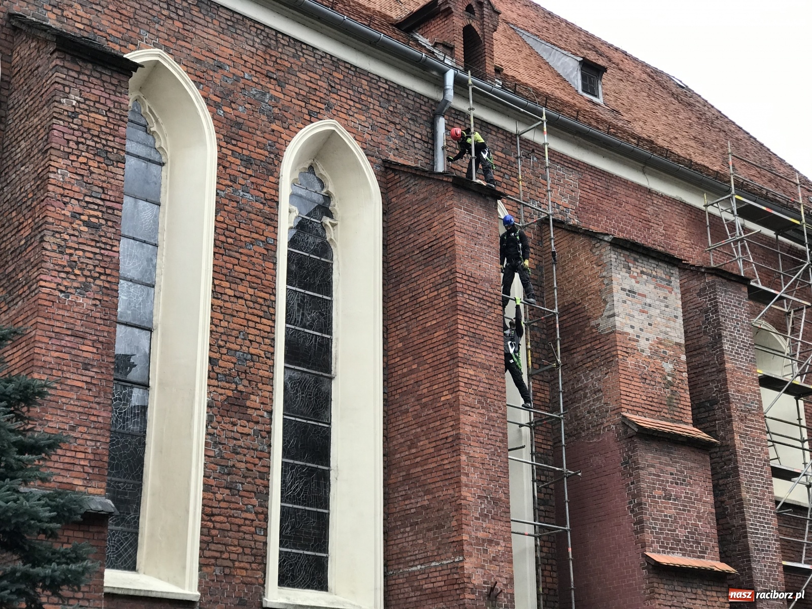Zdjęcie w galerii na portalu naszraciborz.pl: Rusza remont dachu kościoła farnego  wiadomości z regionu
