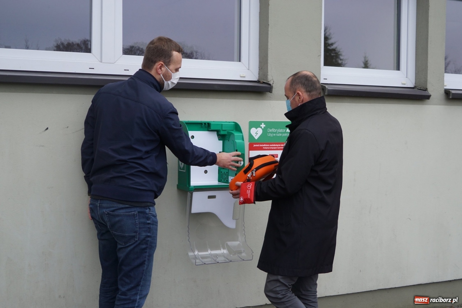 Zdjęcie w galerii na portalu naszraciborz.pl: W Raciborzu zamontowano defibrylatory [WIDEO] wiadomości z regionu