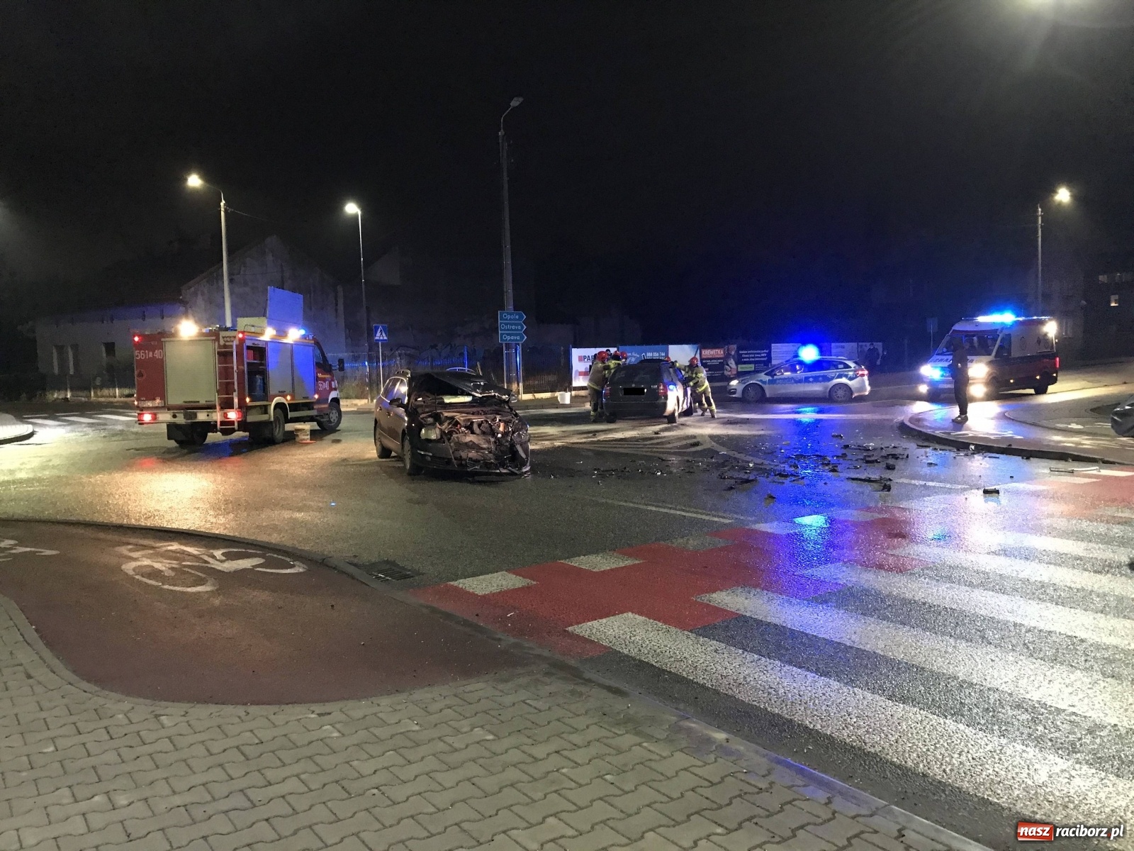 Zdjęcie w galerii na portalu naszraciborz.pl: Zderzenie skody i vw passata na Łąkowej [FOTO] wiadomości z regionu