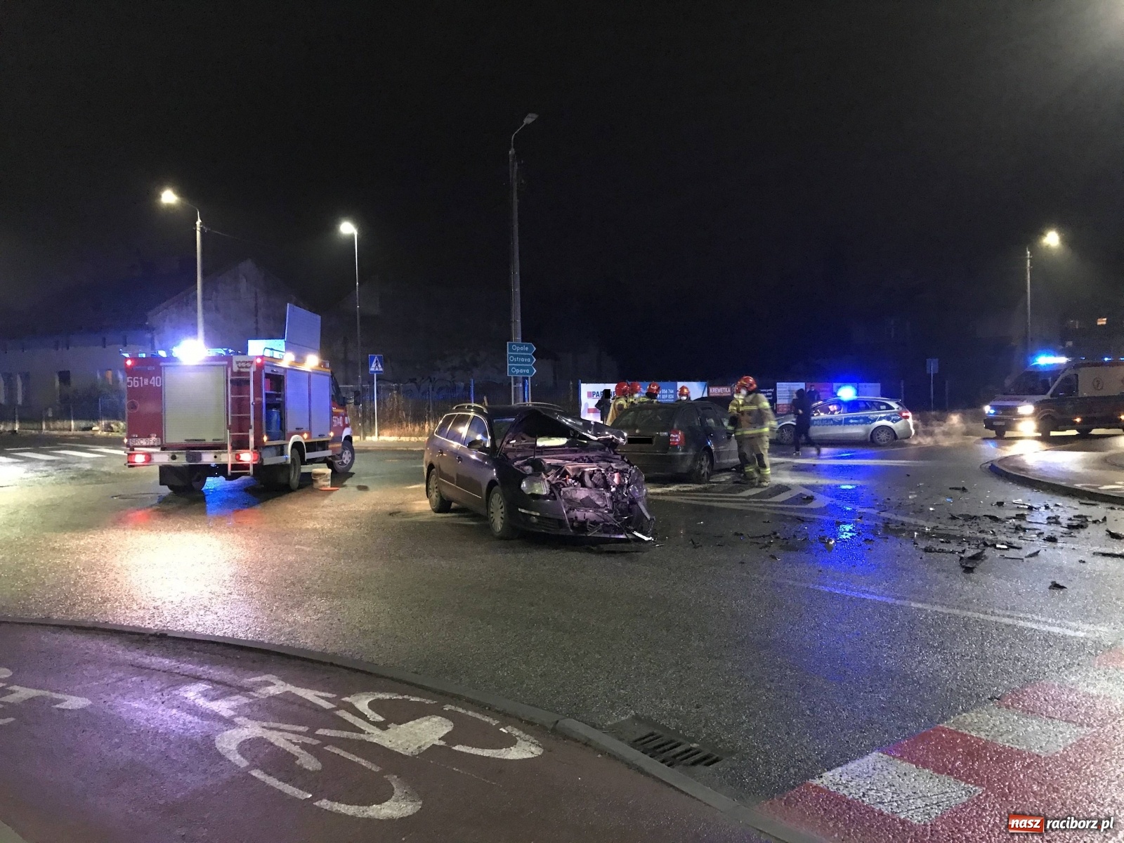 Zdjęcie w galerii na portalu naszraciborz.pl: Zderzenie skody i vw passata na Łąkowej [FOTO] wiadomości z regionu