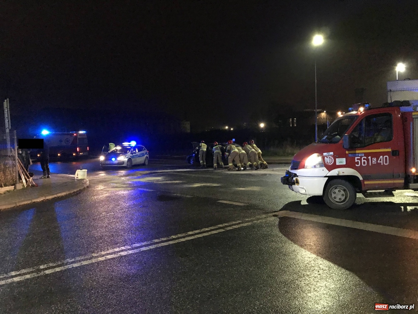 Zdjęcie w galerii na portalu naszraciborz.pl: Zderzenie skody i vw passata na Łąkowej [FOTO] wiadomości z regionu