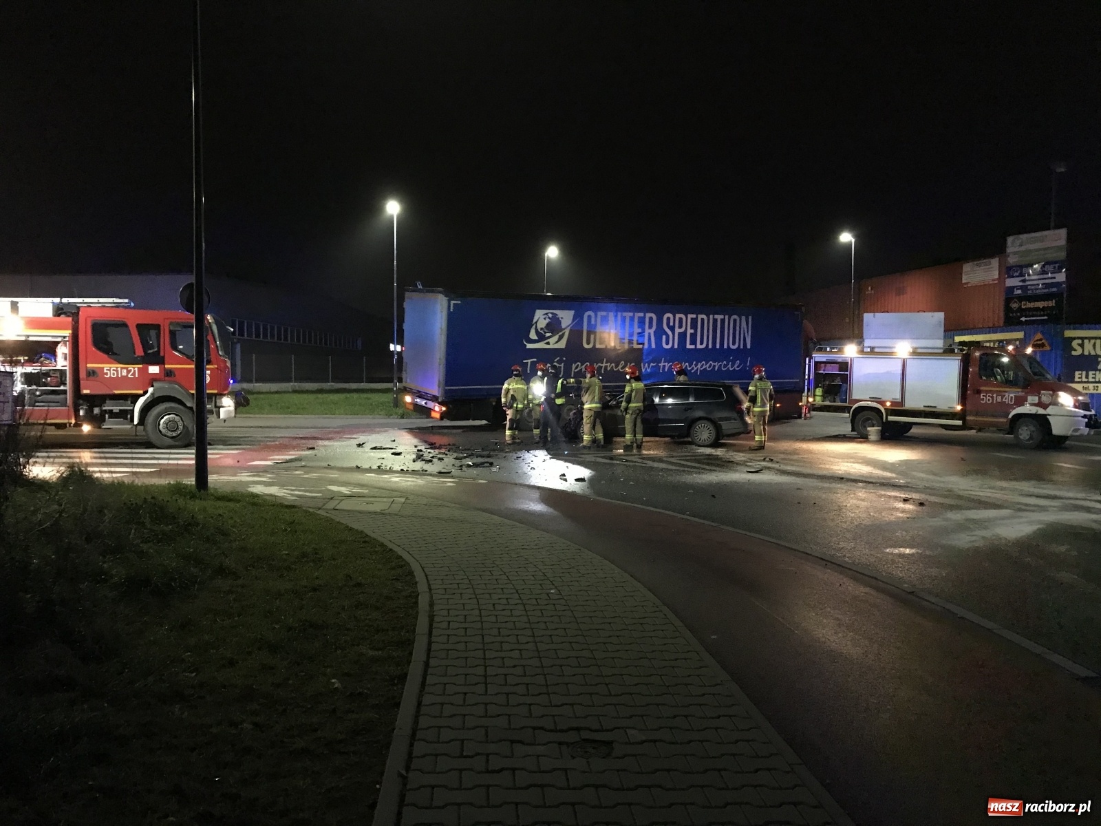 Zdjęcie w galerii na portalu naszraciborz.pl: Zderzenie skody i vw passata na Łąkowej [FOTO] wiadomości z regionu