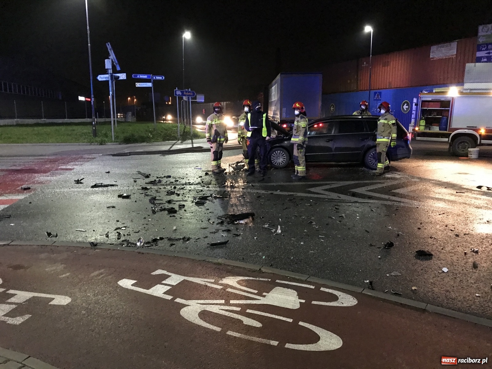 Zdjęcie w galerii na portalu naszraciborz.pl: Zderzenie skody i vw passata na Łąkowej [FOTO] wiadomości z regionu