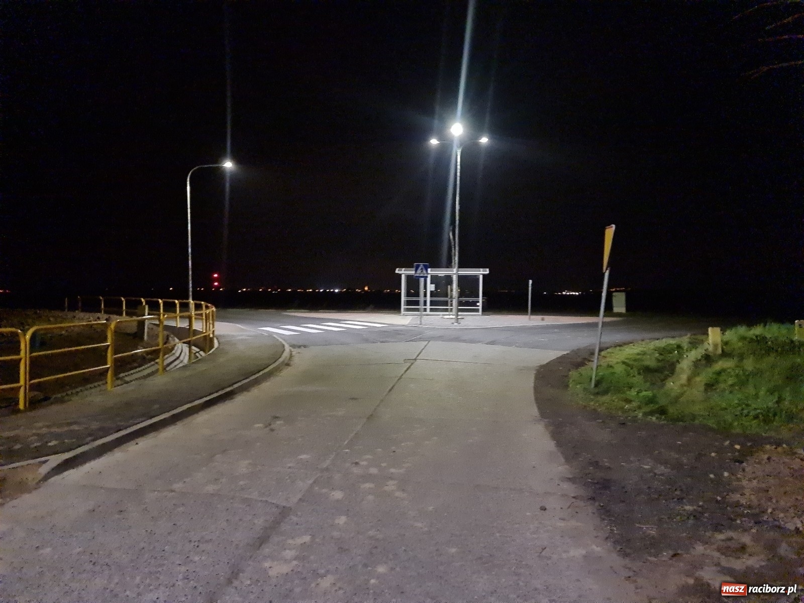 Zdjęcie w galerii na portalu naszraciborz.pl: Nowy chodnik w Nowej Wiosce  wiadomości z regionu