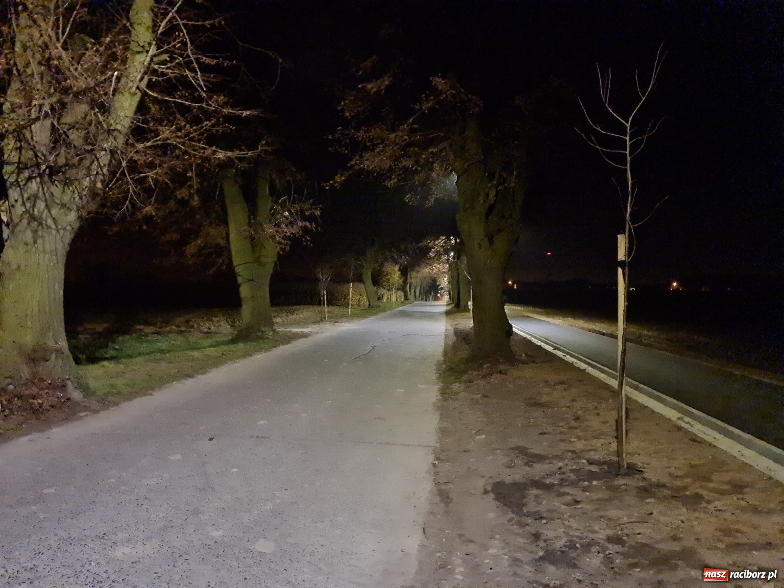 Zdjęcie w galerii na portalu naszraciborz.pl: Nowy chodnik w Nowej Wiosce  wiadomości z regionu