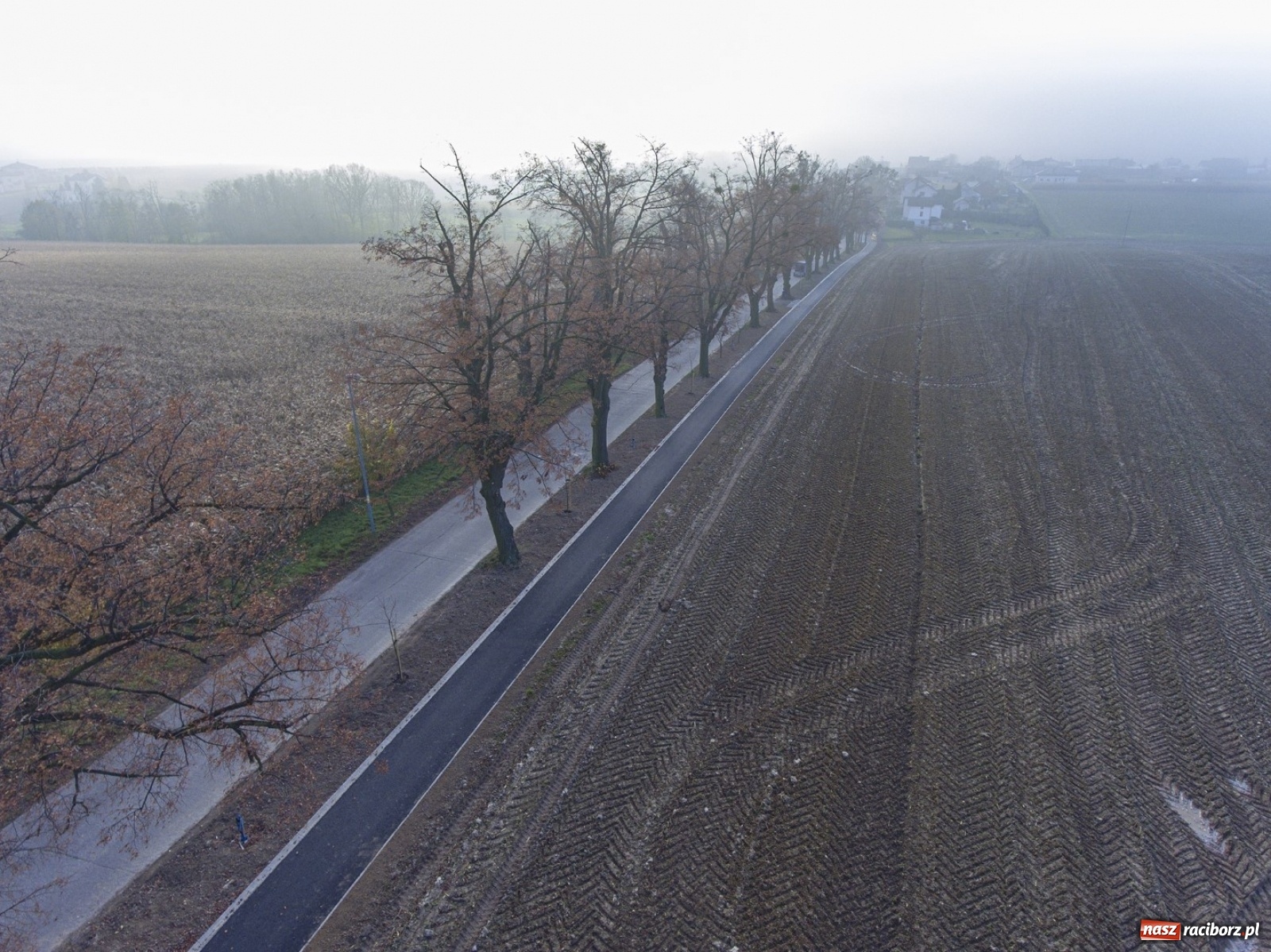 Zdjęcie w galerii na portalu naszraciborz.pl: Nowy chodnik w Nowej Wiosce  wiadomości z regionu