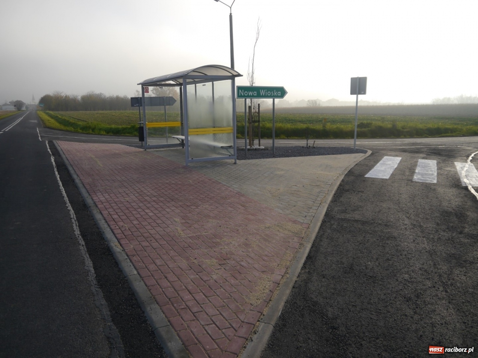 Zdjęcie w galerii na portalu naszraciborz.pl: Nowy chodnik w Nowej Wiosce  wiadomości z regionu