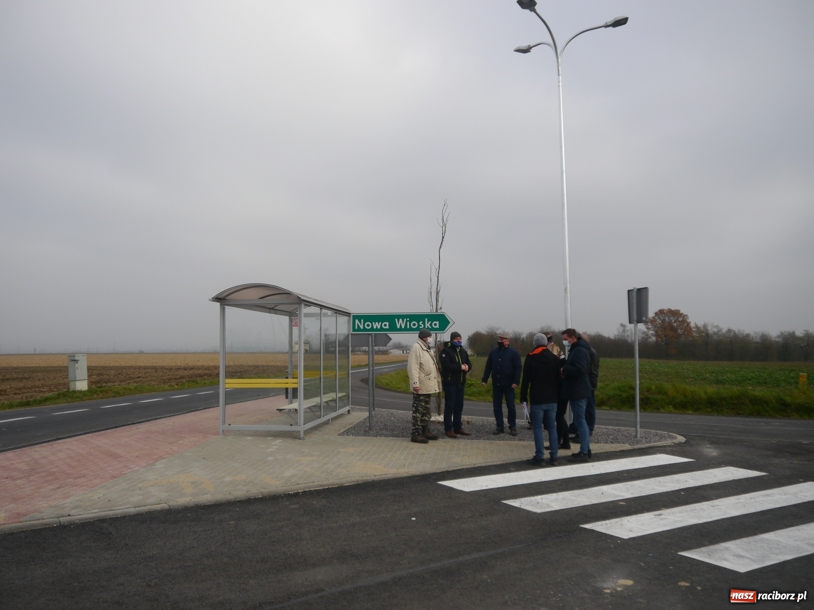 Zdjęcie w galerii na portalu naszraciborz.pl: Nowy chodnik w Nowej Wiosce  wiadomości z regionu