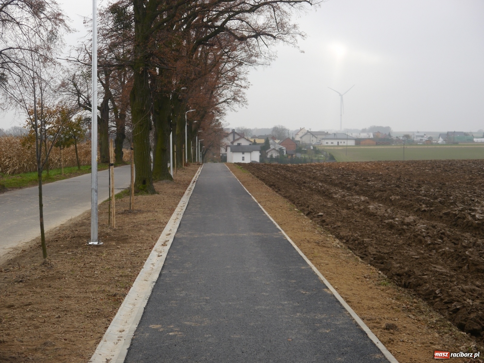 Zdjęcie w galerii na portalu naszraciborz.pl: Nowy chodnik w Nowej Wiosce  wiadomości z regionu