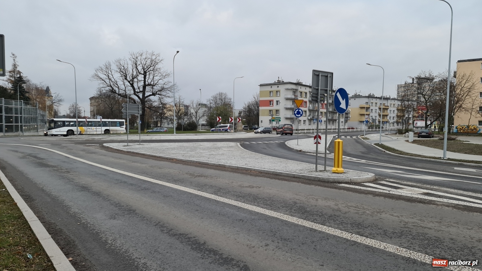 Zdjęcie w galerii na portalu naszraciborz.pl: Nowe rondo przy Mechaniku. Policja nie odnotowała żadnych zdarzeń wiadomości z regionu