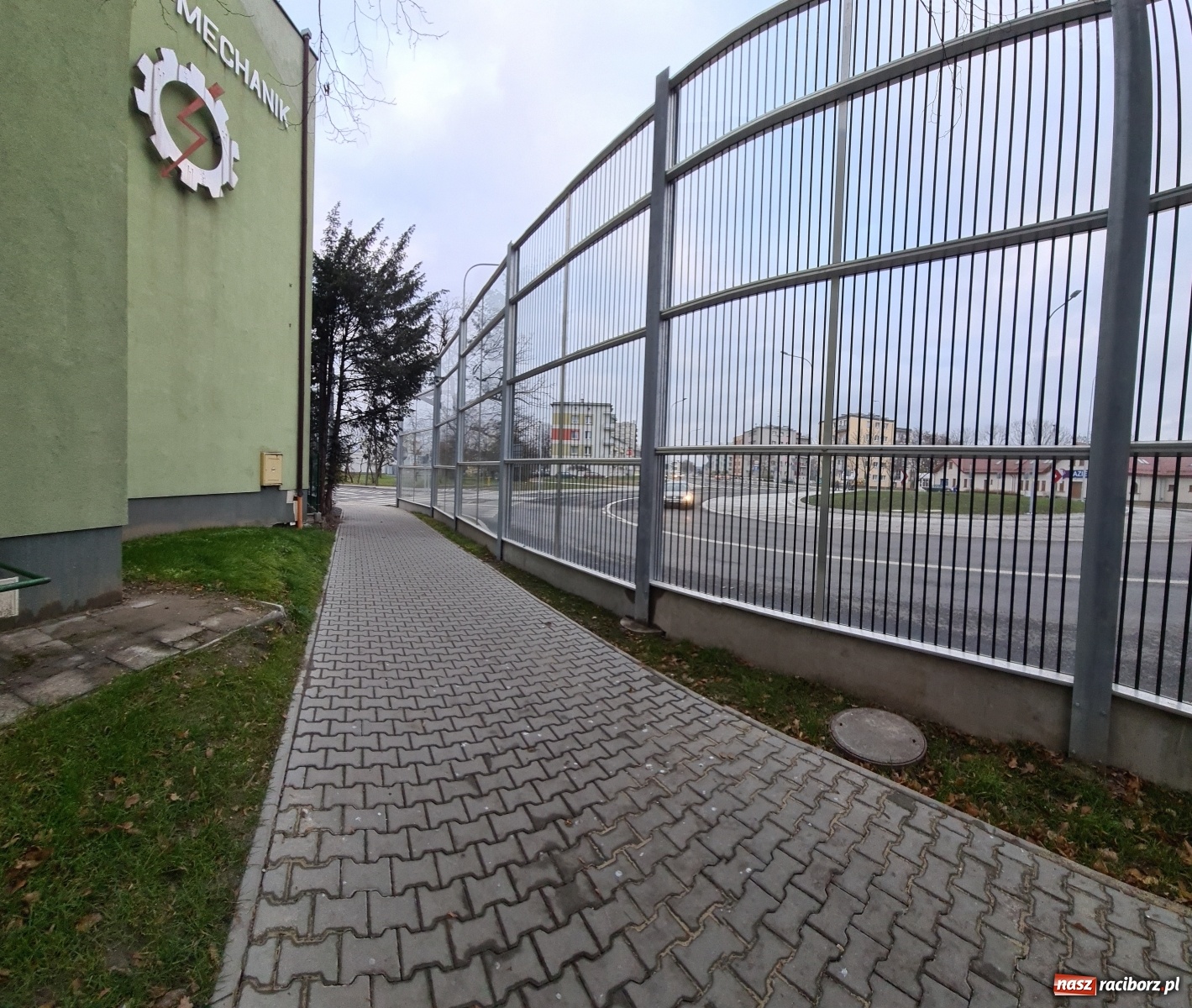 Zdjęcie w galerii na portalu naszraciborz.pl: Nowe rondo przy Mechaniku. Policja nie odnotowała żadnych zdarzeń wiadomości z regionu