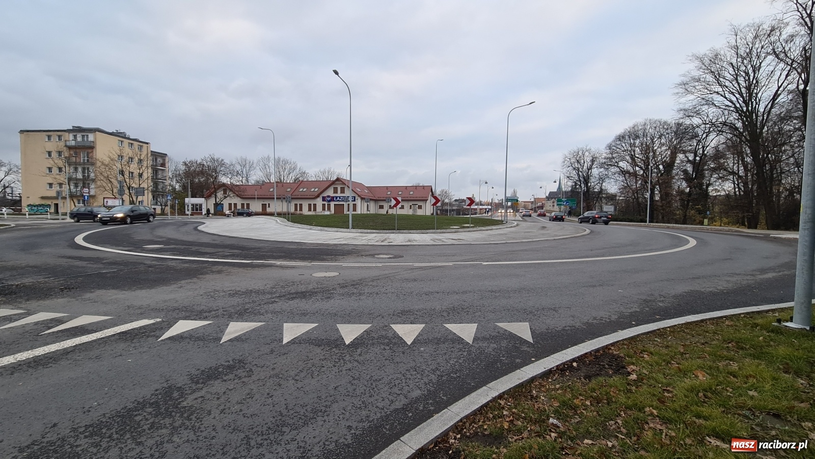 Zdjęcie w galerii na portalu naszraciborz.pl: Nowe rondo przy Mechaniku. Policja nie odnotowała żadnych zdarzeń wiadomości z regionu