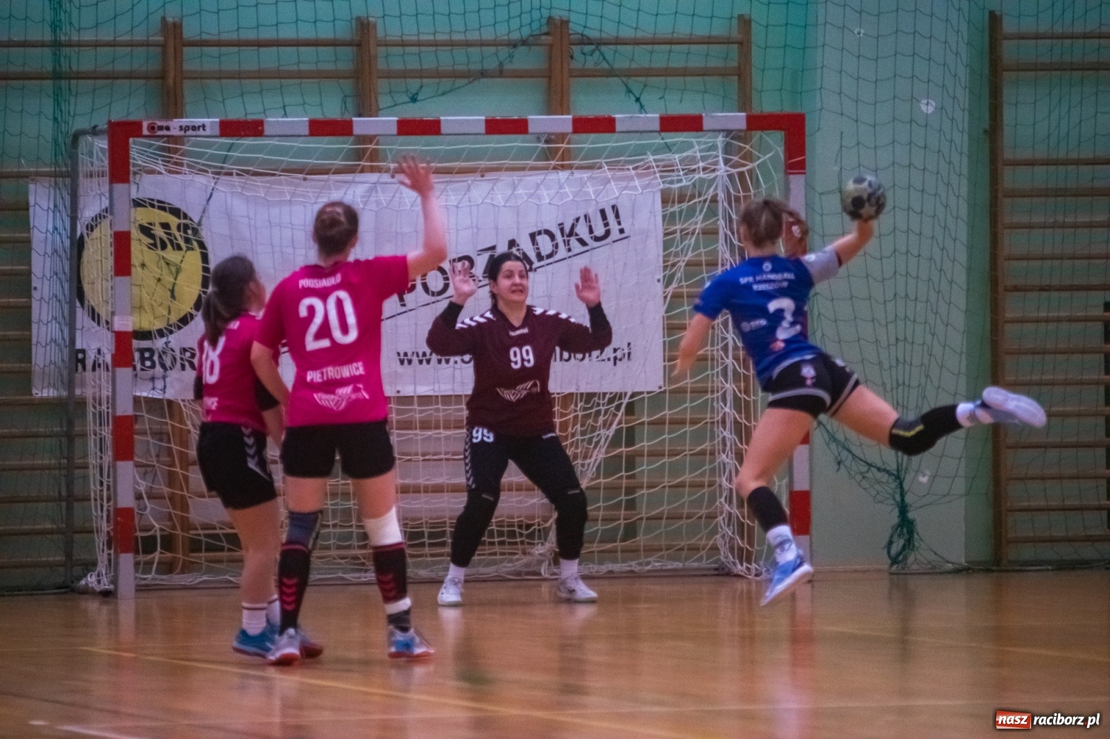 Zdjęcie w galerii na portalu naszraciborz.pl: Piłka ręczna. Kolejny horror z udziałem pietrowickiego Startu [FOTO i WIDEO] wiadomości z regionu