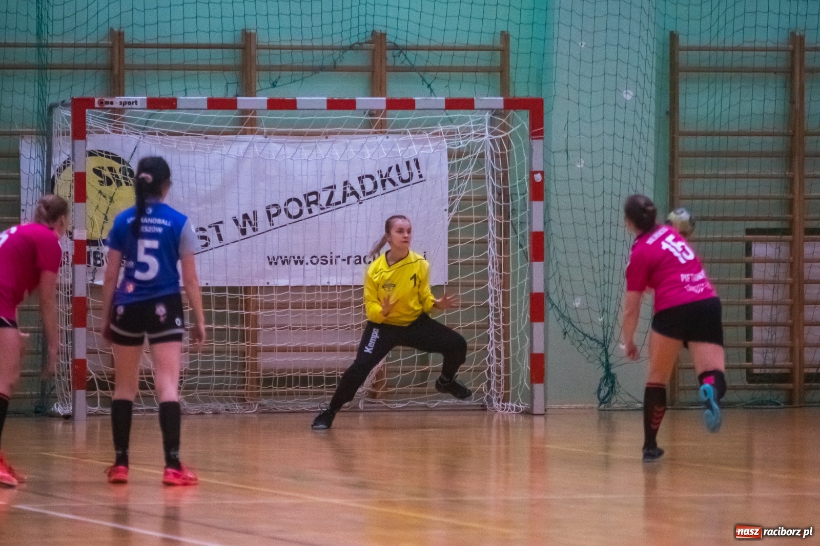 Zdjęcie w galerii na portalu naszraciborz.pl: Piłka ręczna. Kolejny horror z udziałem pietrowickiego Startu [FOTO i WIDEO] wiadomości z regionu