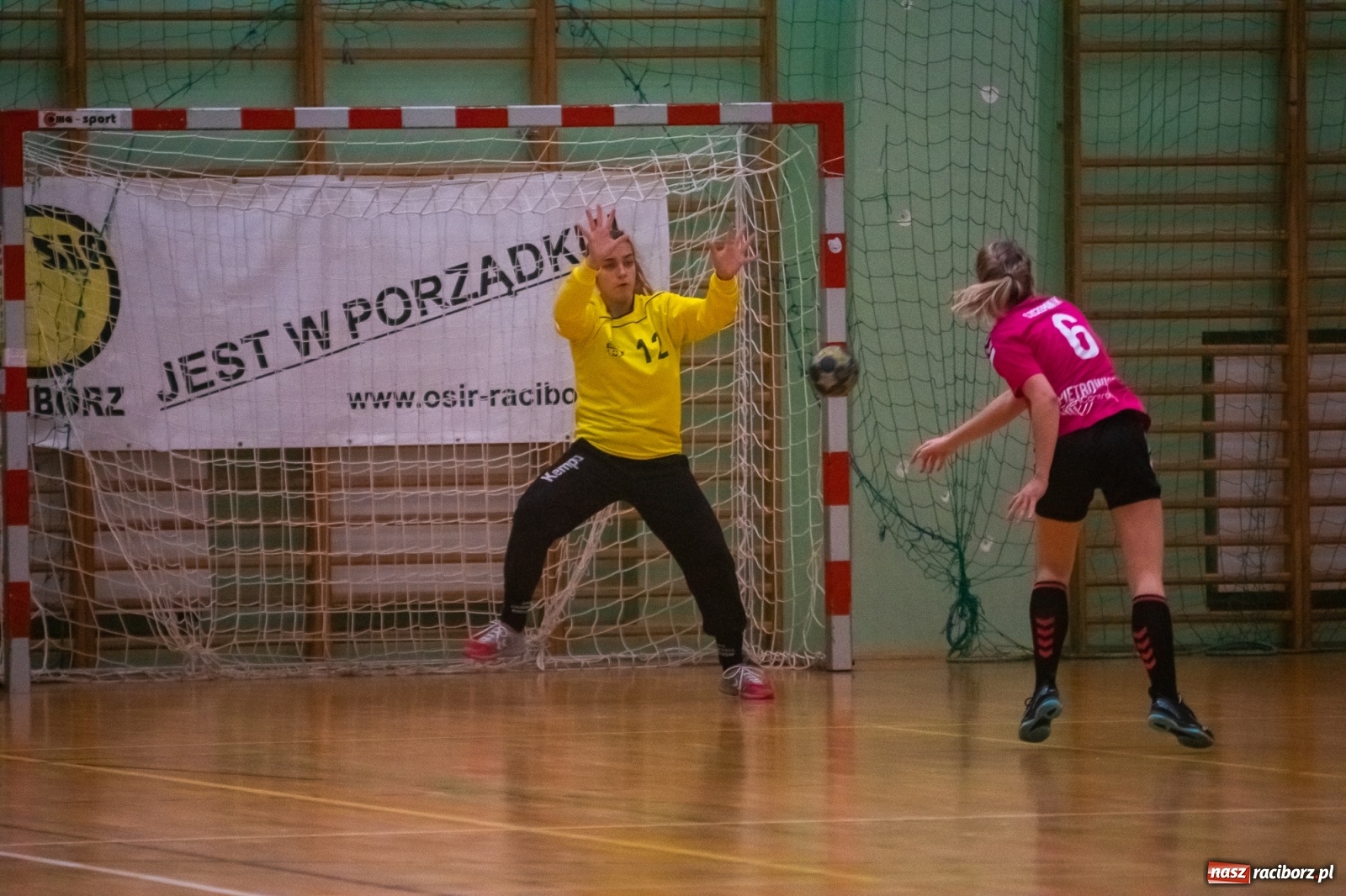 Zdjęcie w galerii na portalu naszraciborz.pl: Piłka ręczna. Kolejny horror z udziałem pietrowickiego Startu [FOTO i WIDEO] wiadomości z regionu