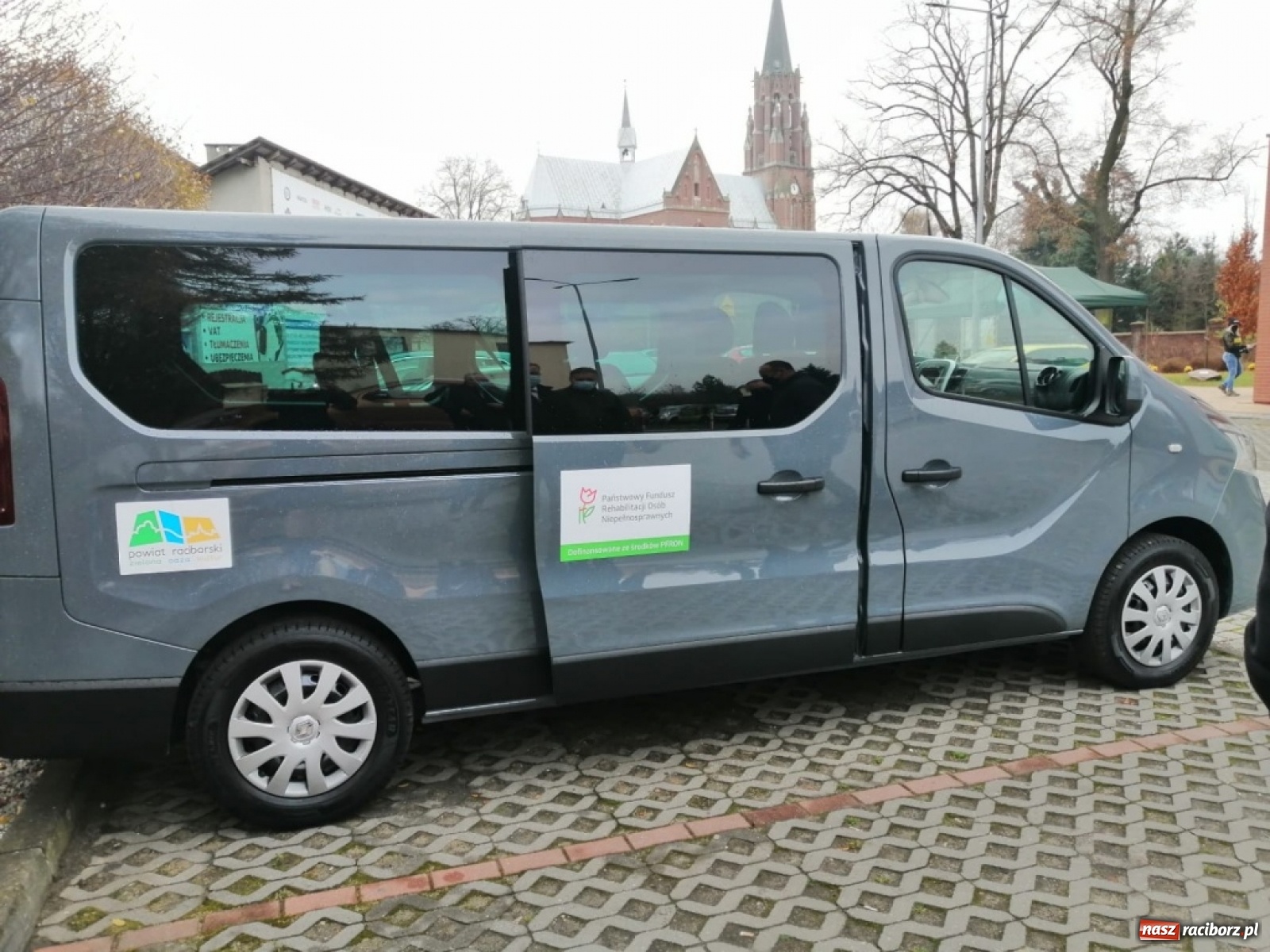 Zdjęcie w galerii na portalu naszraciborz.pl: Nowy samochód dla świetlicy środowiskowej Nadzieja w Raciborzu wiadomości z regionu