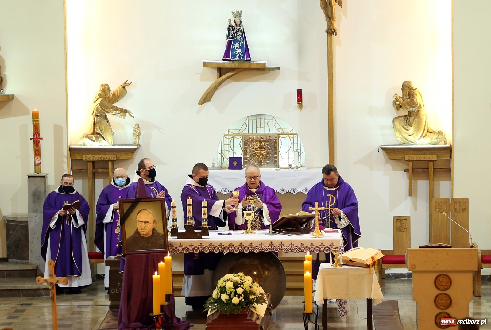 Zdjęcie w galerii na portalu naszraciborz.pl: Na Płoni pożegnano o. Kapistrana Eberharda Martzalla [FOTO] wiadomości z regionu