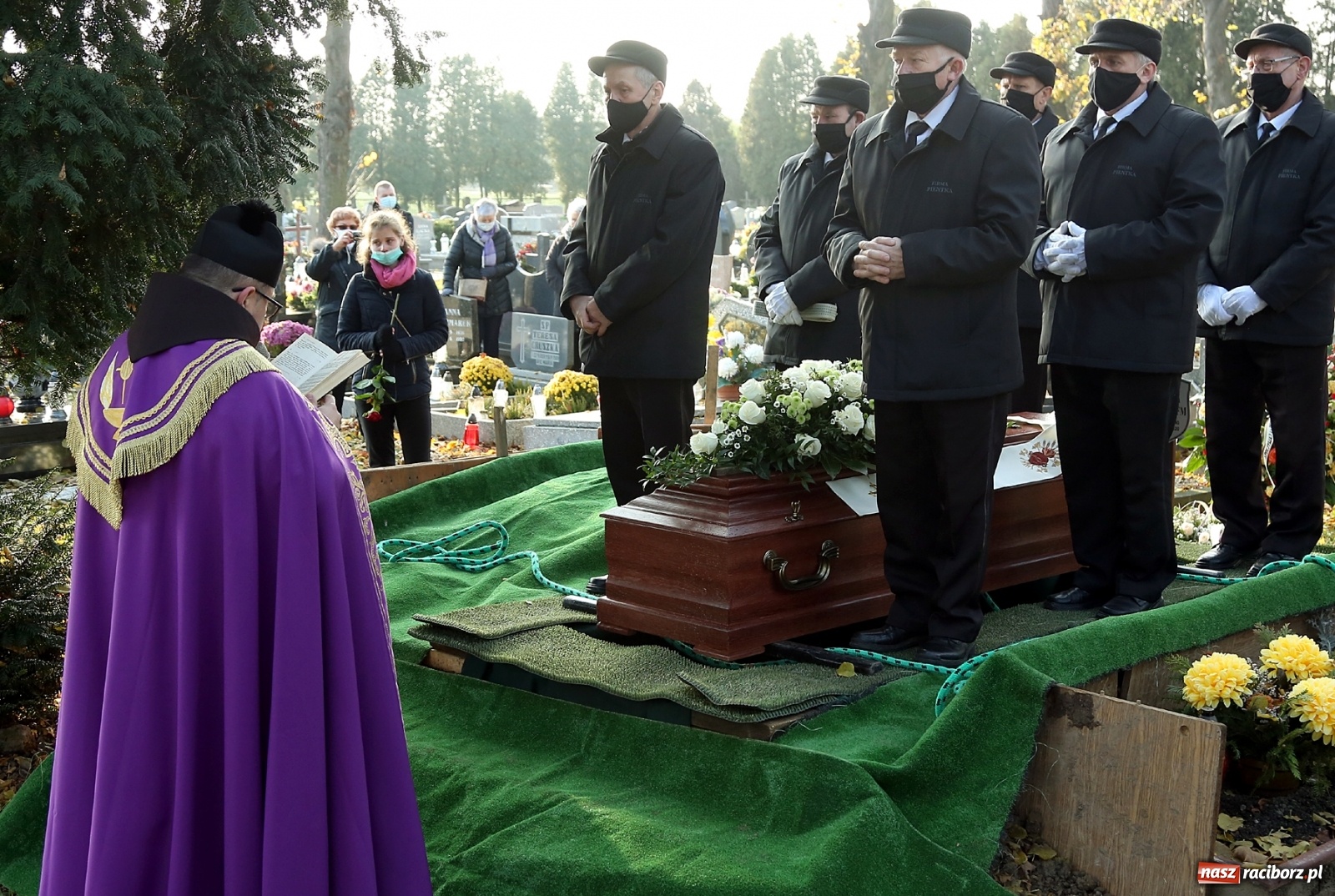 Zdjęcie w galerii na portalu naszraciborz.pl: Na Płoni pożegnano o. Kapistrana Eberharda Martzalla [FOTO] wiadomości z regionu