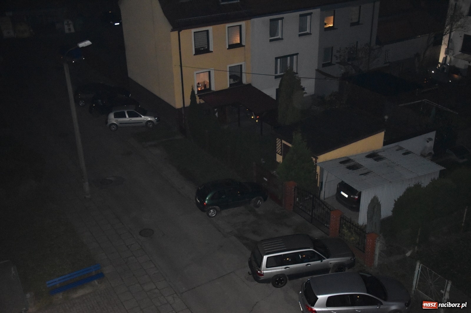 Zdjęcie w galerii na portalu naszraciborz.pl: Interwencja na Orzeszkowej. Nie wszyscy dostali mandat. Rzecznik policji wyjaśnia wiadomości z regionu