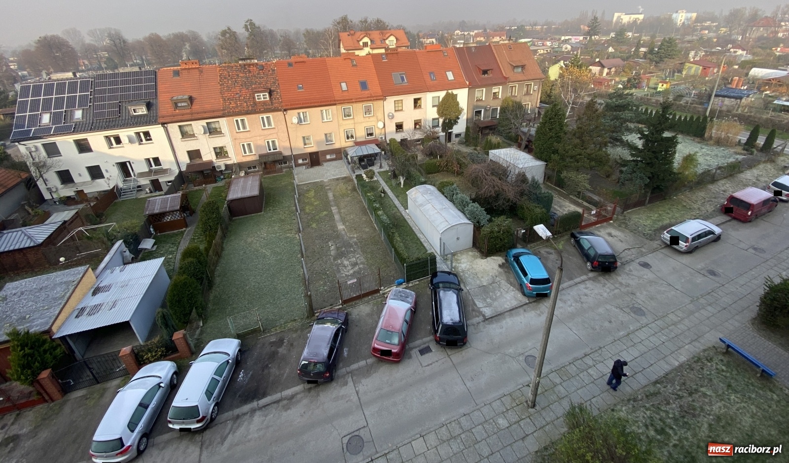 Zdjęcie w galerii na portalu naszraciborz.pl: Interwencja na Orzeszkowej. Nie wszyscy dostali mandat. Rzecznik policji wyjaśnia wiadomości z regionu