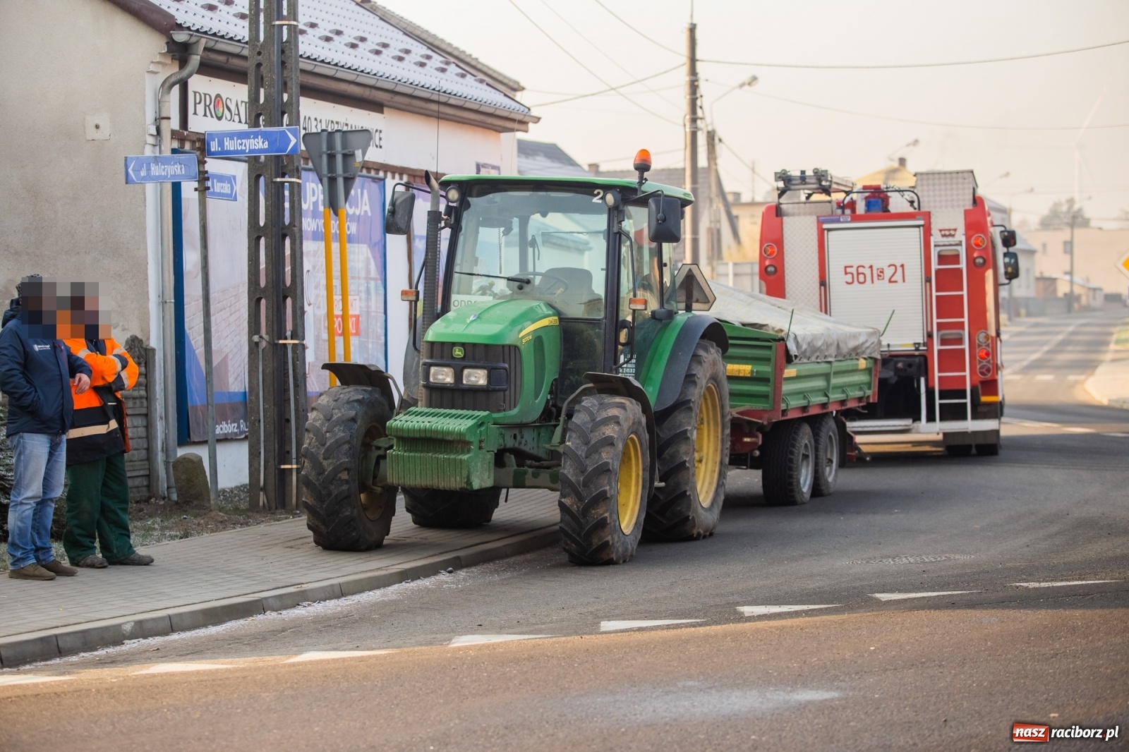 Zdjęcie w galerii na portalu naszraciborz.pl: Korczaka-Hulczyńska. Kierowca ciągnika ukarany mandatem wiadomości z regionu