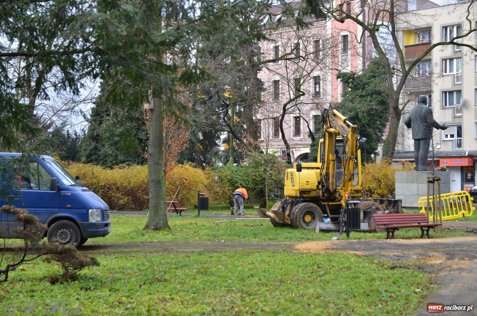 Zdjęcie w galerii na portalu naszraciborz.pl: Ruszyła modernizacja parku Roth wiadomości z regionu