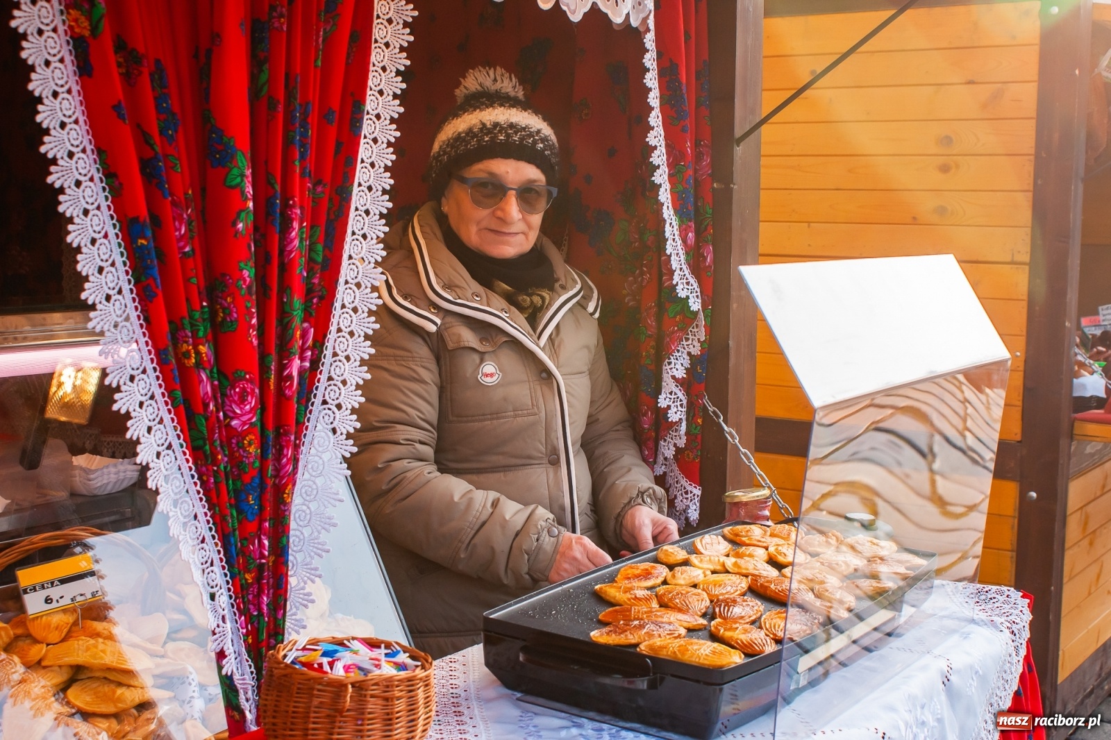 Zdjęcie w galerii na portalu naszraciborz.pl: Z wizytą na raciborskim jarmarku bożonarodzeniowym [FOTO] wiadomości z regionu