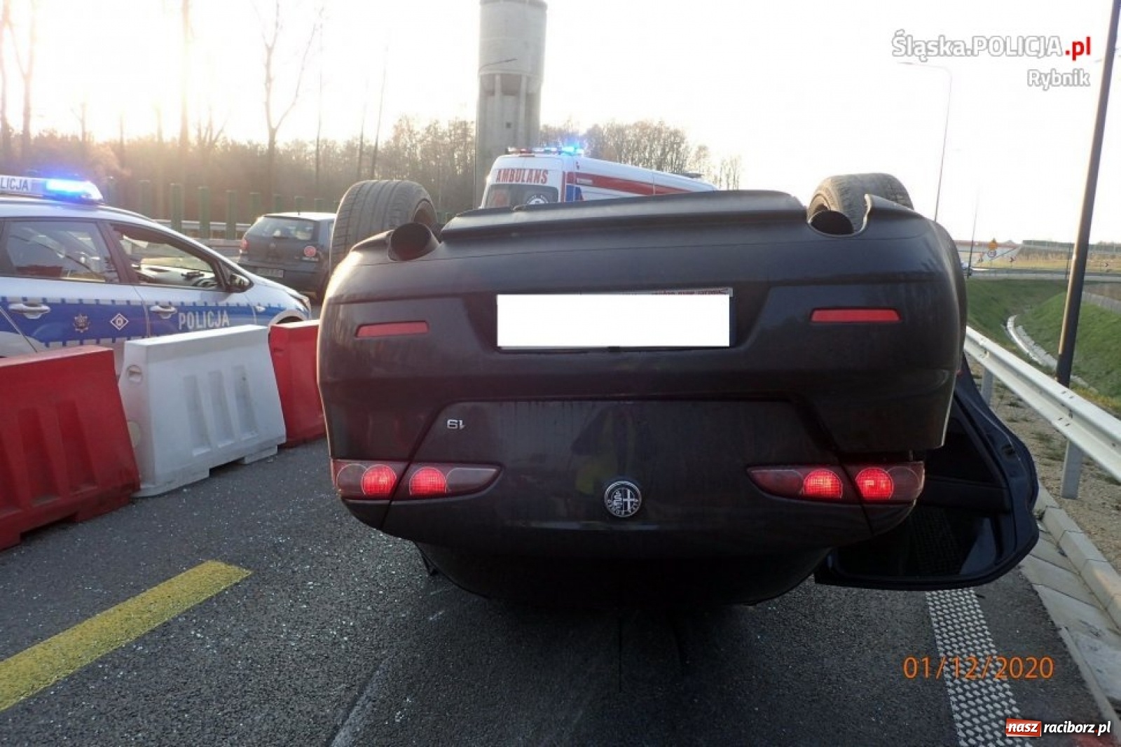 Zdjęcie w galerii na portalu naszraciborz.pl: Dachowanie na DW 935 [FOTO] wiadomości z regionu