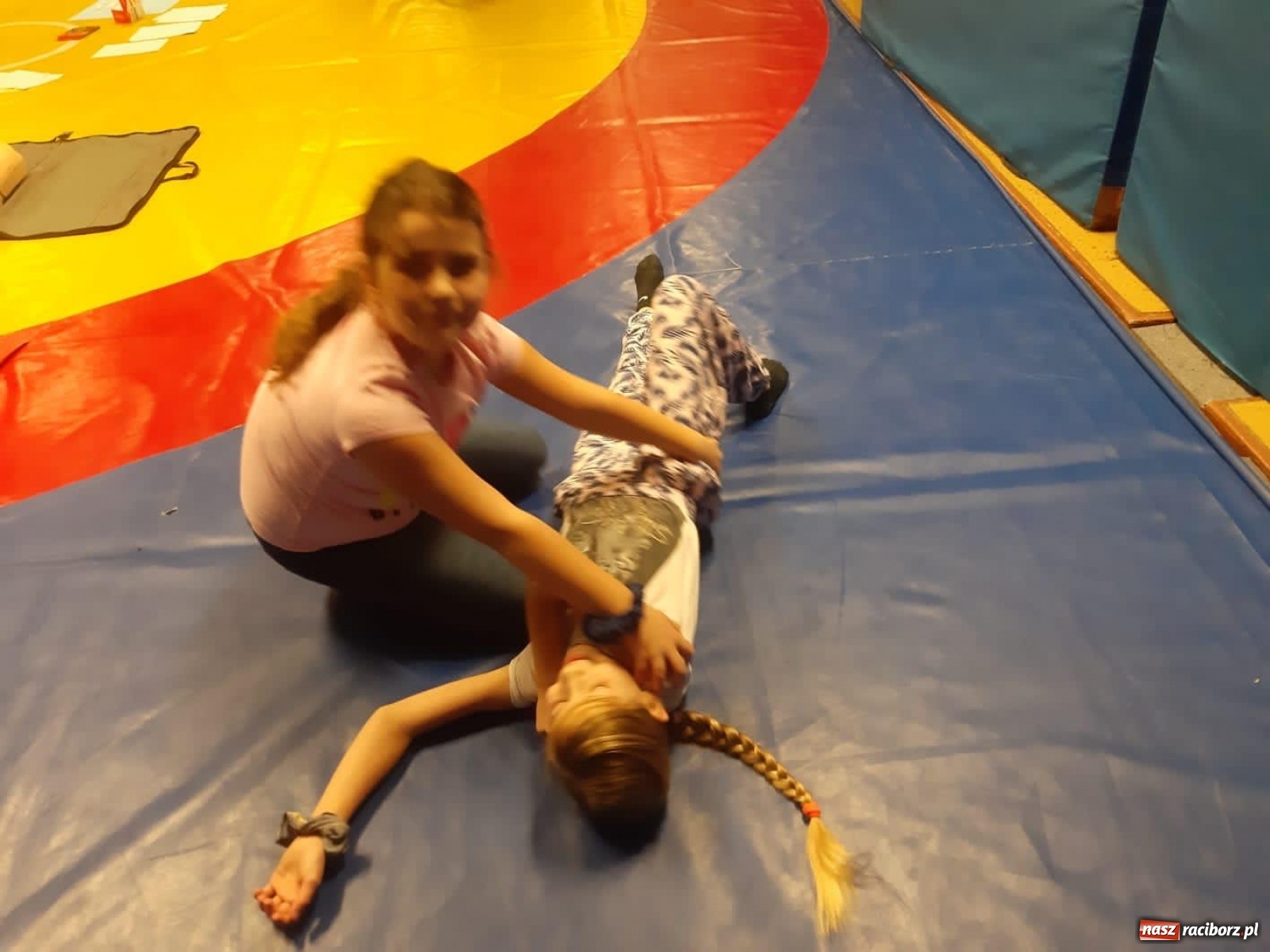 Zdjęcie w galerii na portalu naszraciborz.pl: Zajęcia profilaktyczne dla dzieci w Klubie Łamator wiadomości z regionu