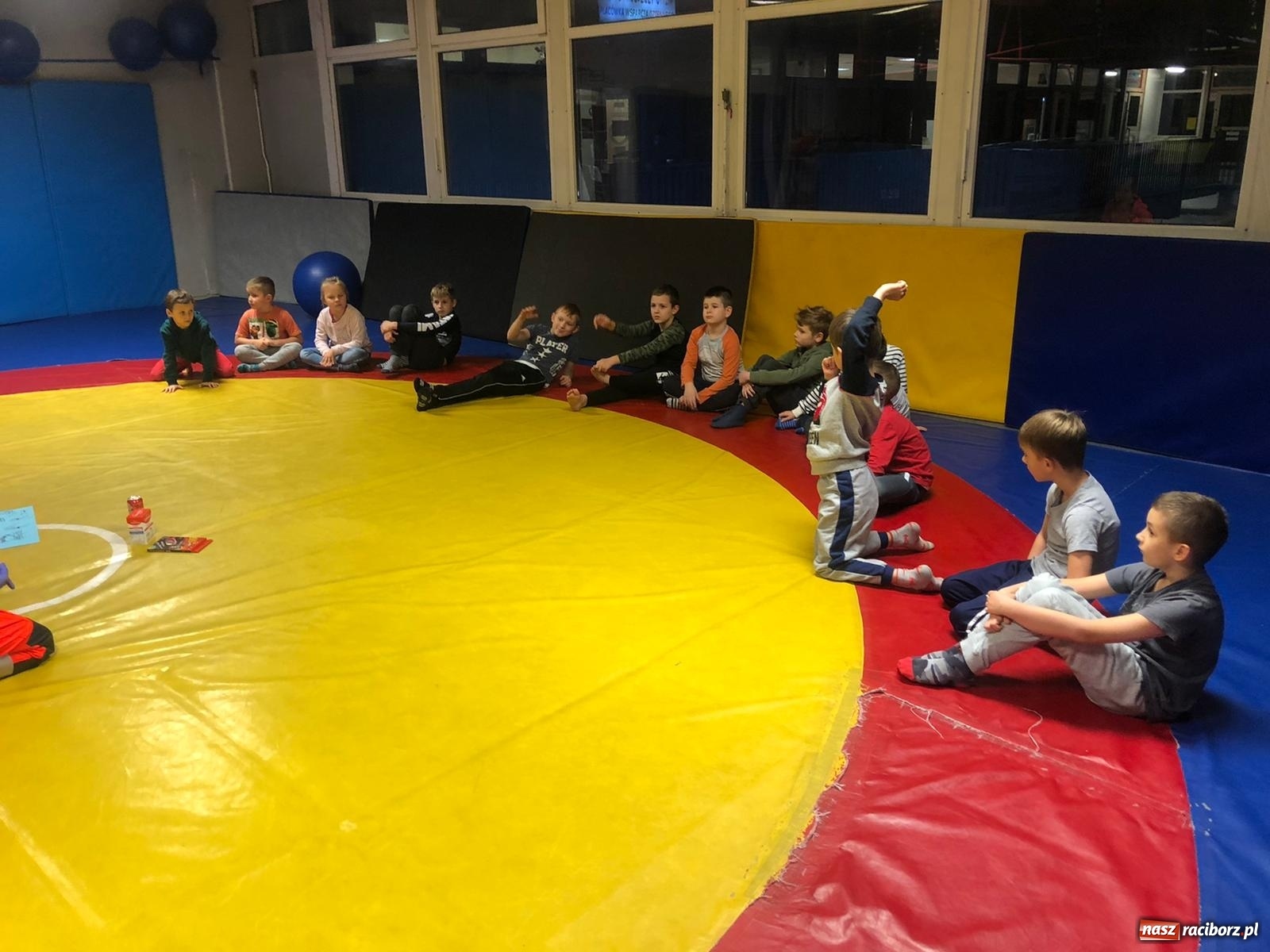 Zdjęcie w galerii na portalu naszraciborz.pl: Zajęcia profilaktyczne dla dzieci w Klubie Łamator wiadomości z regionu