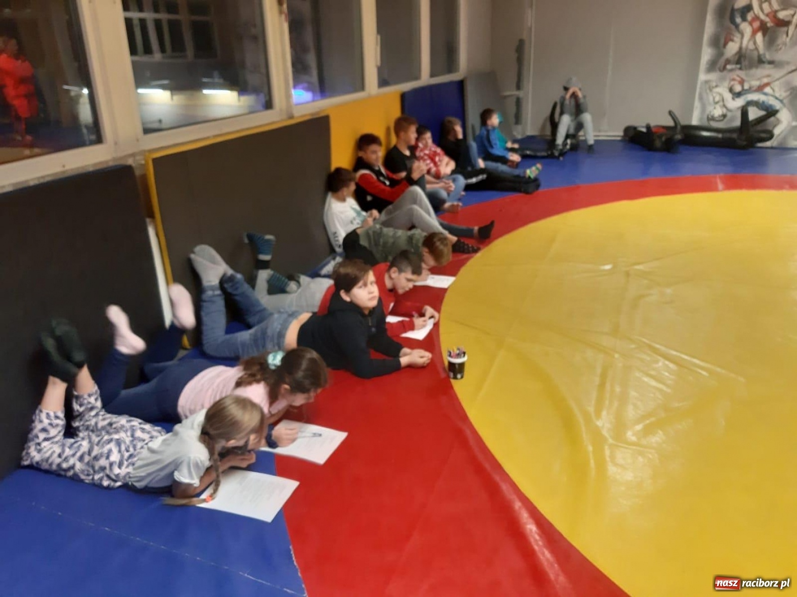 Zdjęcie w galerii na portalu naszraciborz.pl: Zajęcia profilaktyczne dla dzieci w Klubie Łamator wiadomości z regionu