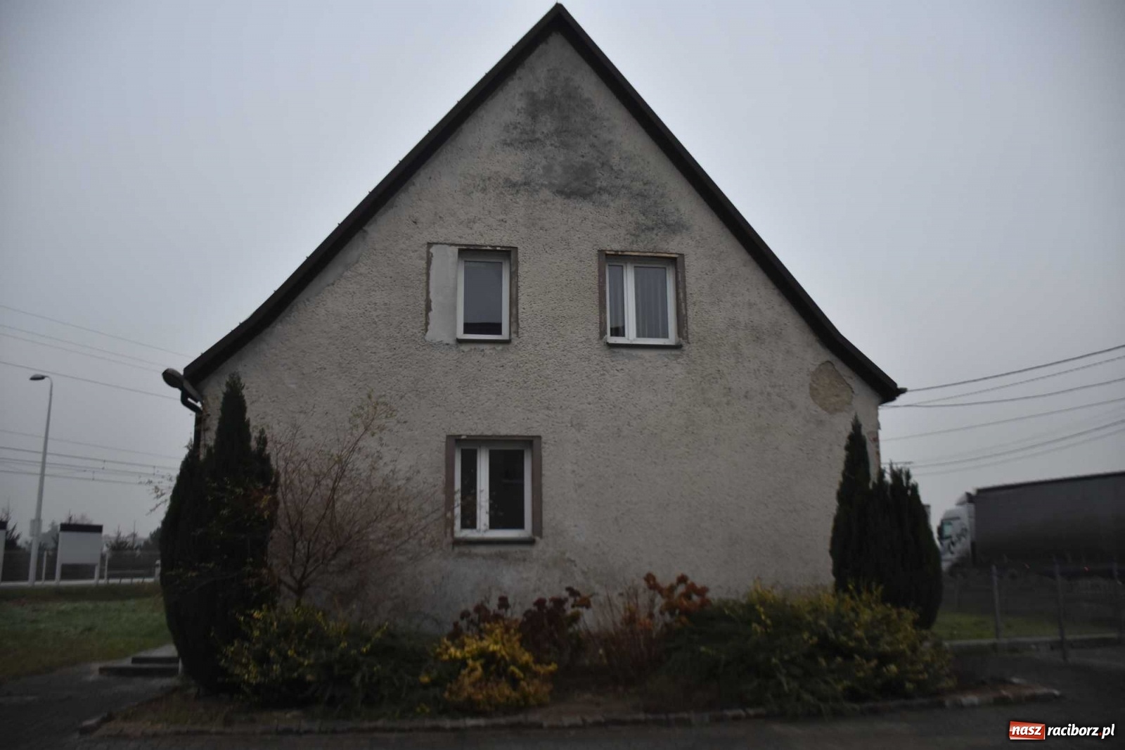 Zdjęcie w galerii na portalu naszraciborz.pl: Nieruchomości gm. Krzyżanowice na sprzedaż. Budynek i działki wiadomości z regionu