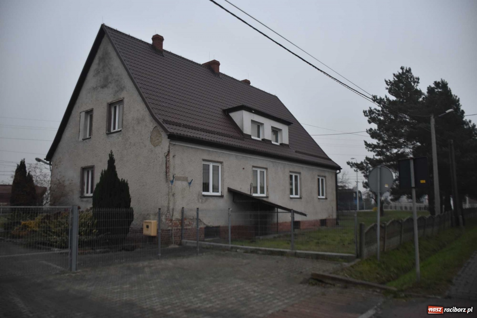 Zdjęcie w galerii na portalu naszraciborz.pl: Nieruchomości gm. Krzyżanowice na sprzedaż. Budynek i działki wiadomości z regionu