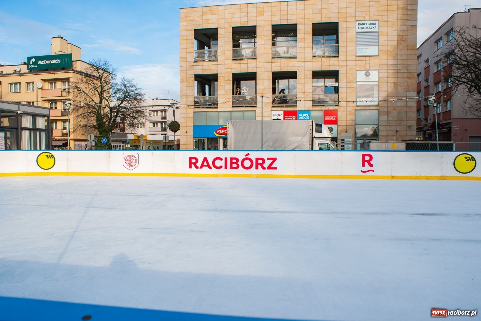 Zdjęcie w galerii na portalu naszraciborz.pl: Królewski test raciborskiego lodowiska [FOTO i WIDEO] wiadomości z regionu