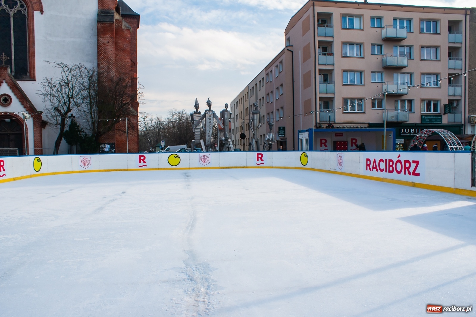 Zdjęcie w galerii na portalu naszraciborz.pl: Królewski test raciborskiego lodowiska [FOTO i WIDEO] wiadomości z regionu