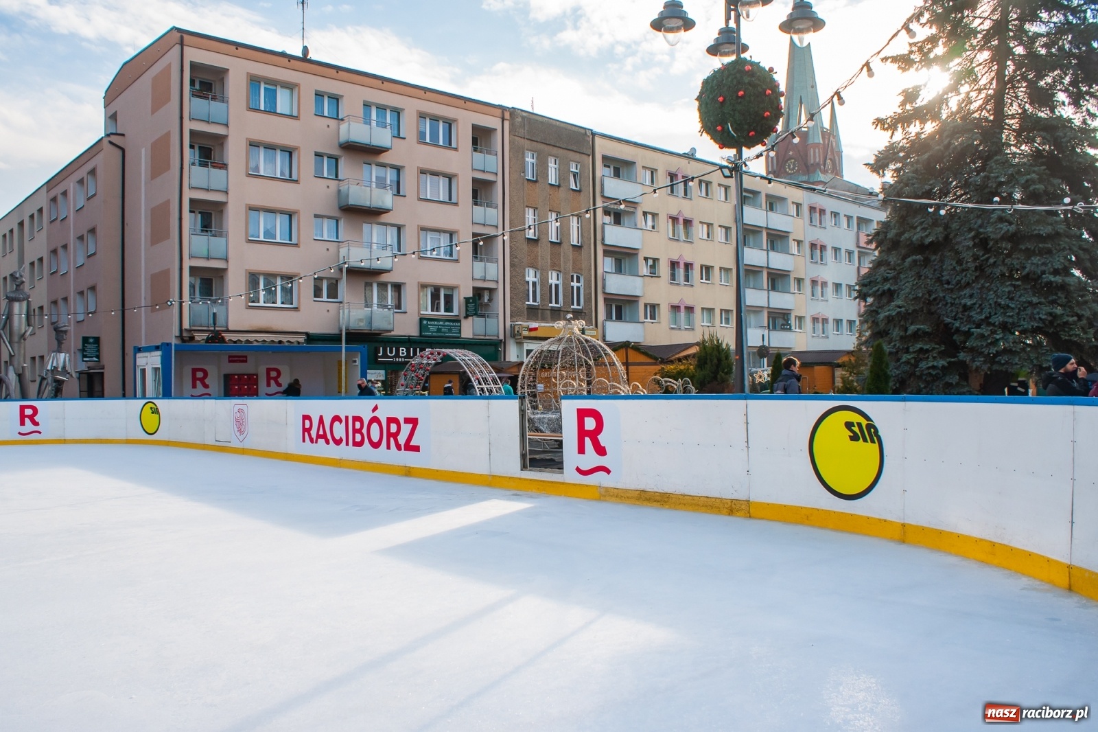 Zdjęcie w galerii na portalu naszraciborz.pl: Królewski test raciborskiego lodowiska [FOTO i WIDEO] wiadomości z regionu
