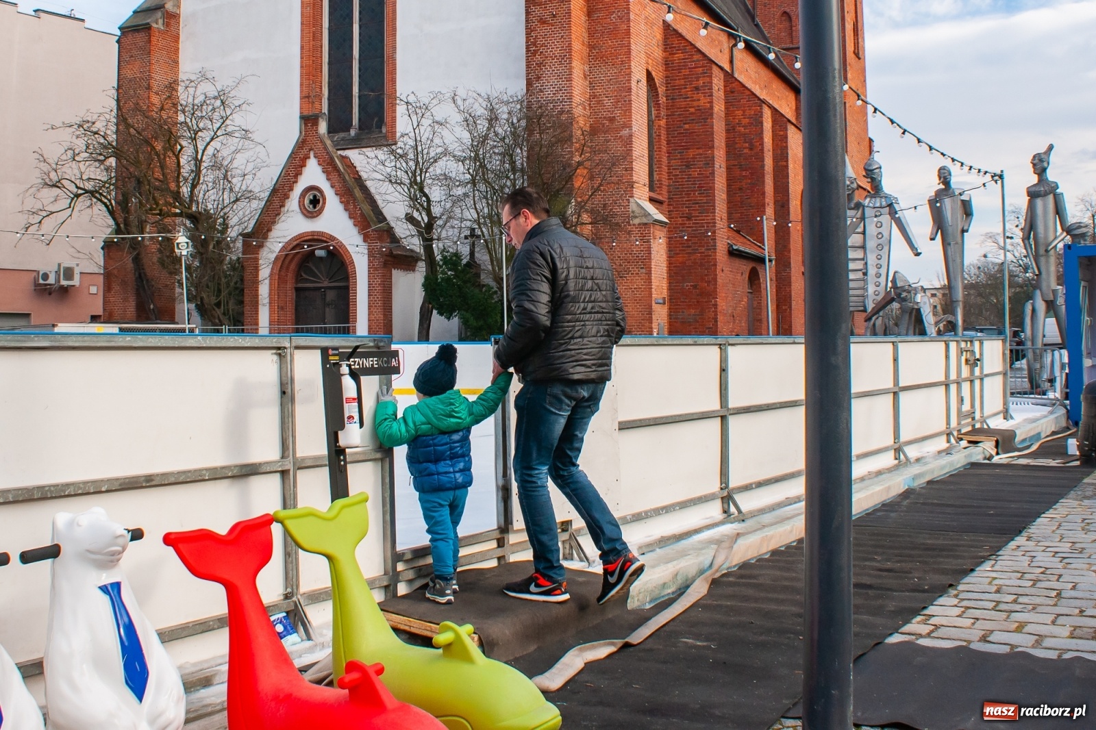 Zdjęcie w galerii na portalu naszraciborz.pl: Królewski test raciborskiego lodowiska [FOTO i WIDEO] wiadomości z regionu