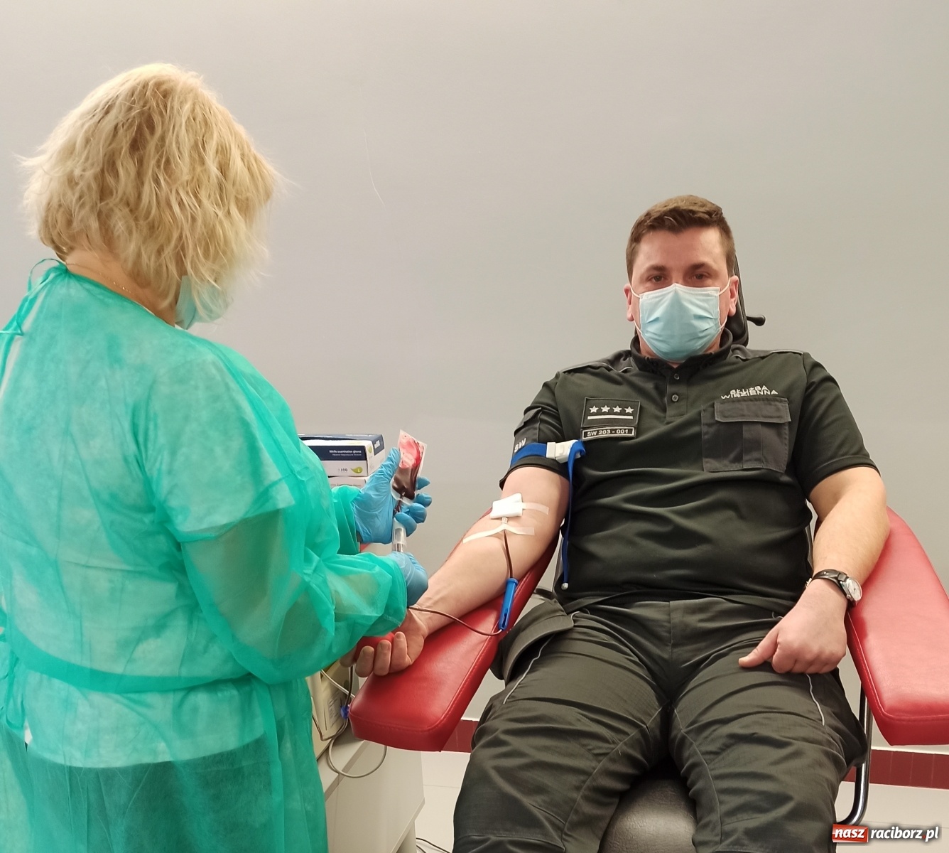 Zdjęcie w galerii na portalu naszraciborz.pl: Funkcjonariusze ZK Racibórz oddali krew  wiadomości z regionu