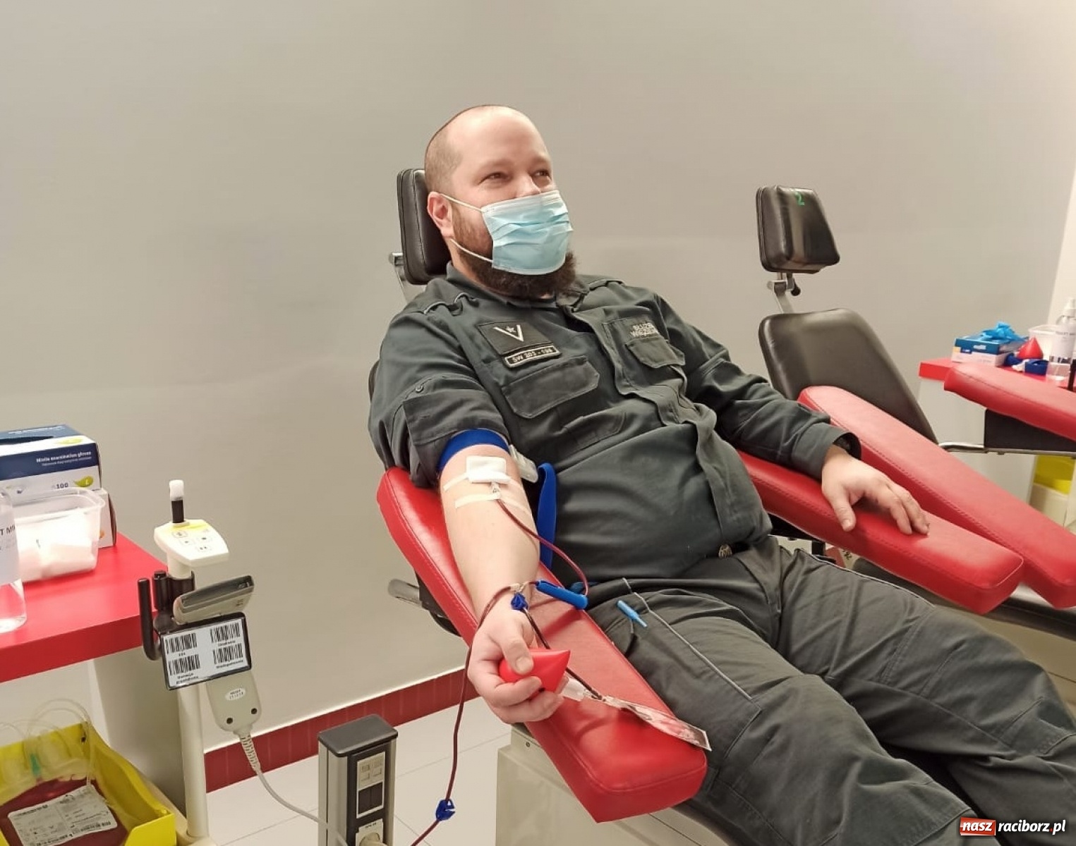 Zdjęcie w galerii na portalu naszraciborz.pl: Funkcjonariusze ZK Racibórz oddali krew  wiadomości z regionu